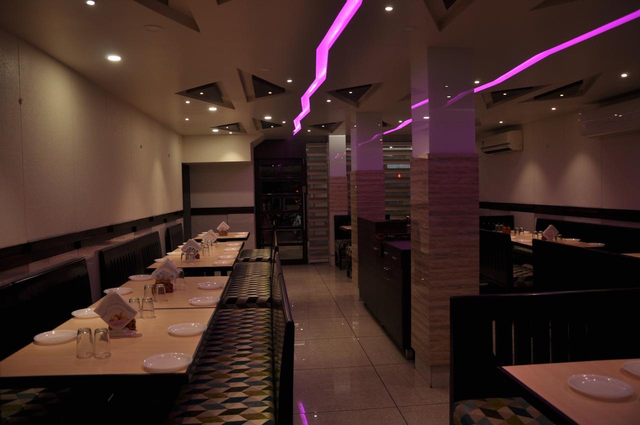 Ashish Restaurant And Guesthouse Surat Exterior photo